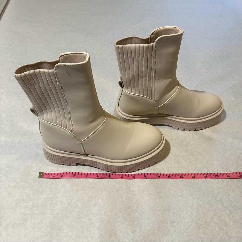 NWOT Qupid ivory off white cream Chelsea boots US 7 women’s